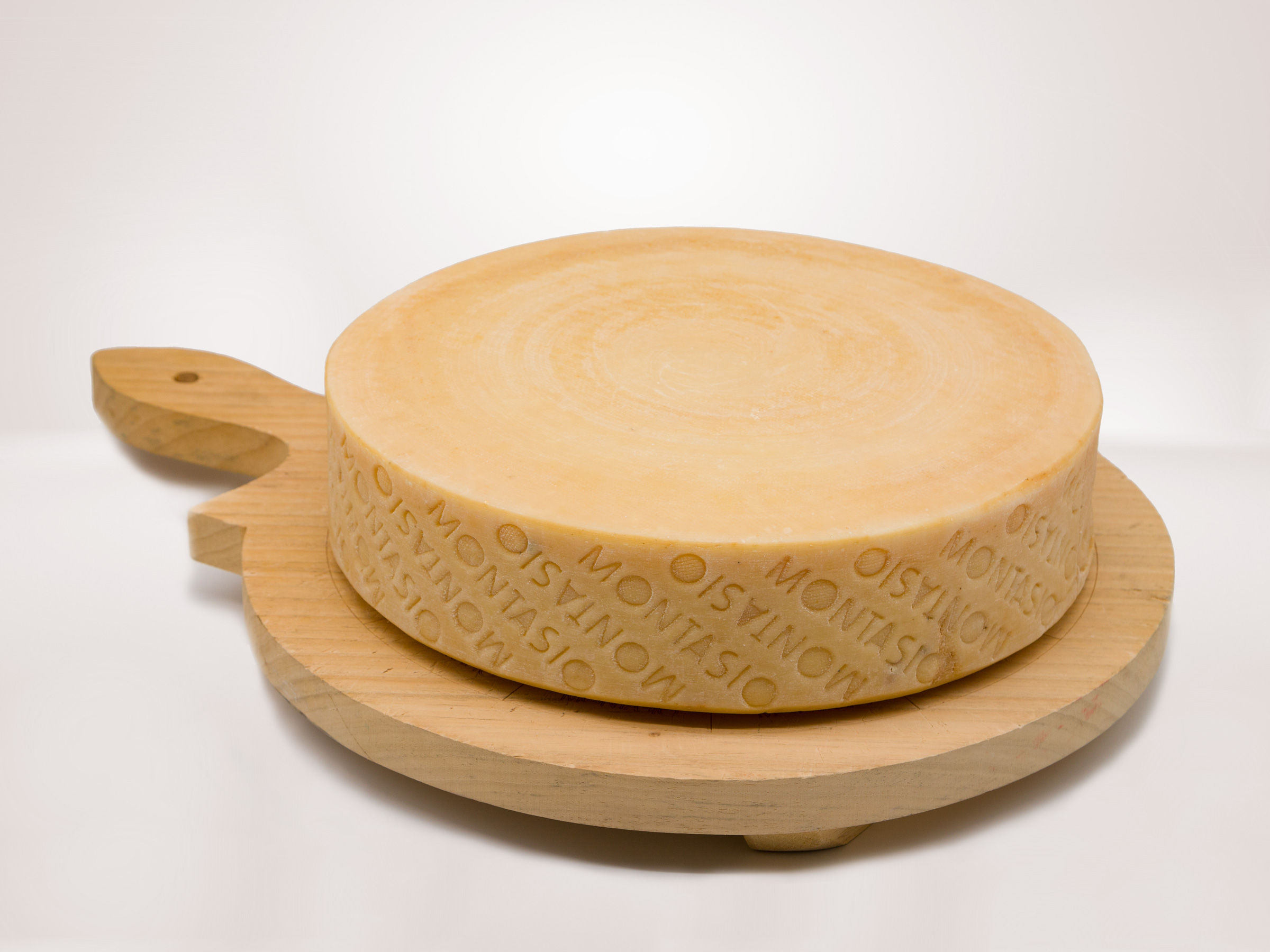 montasio stravecchio montasio stravecchio