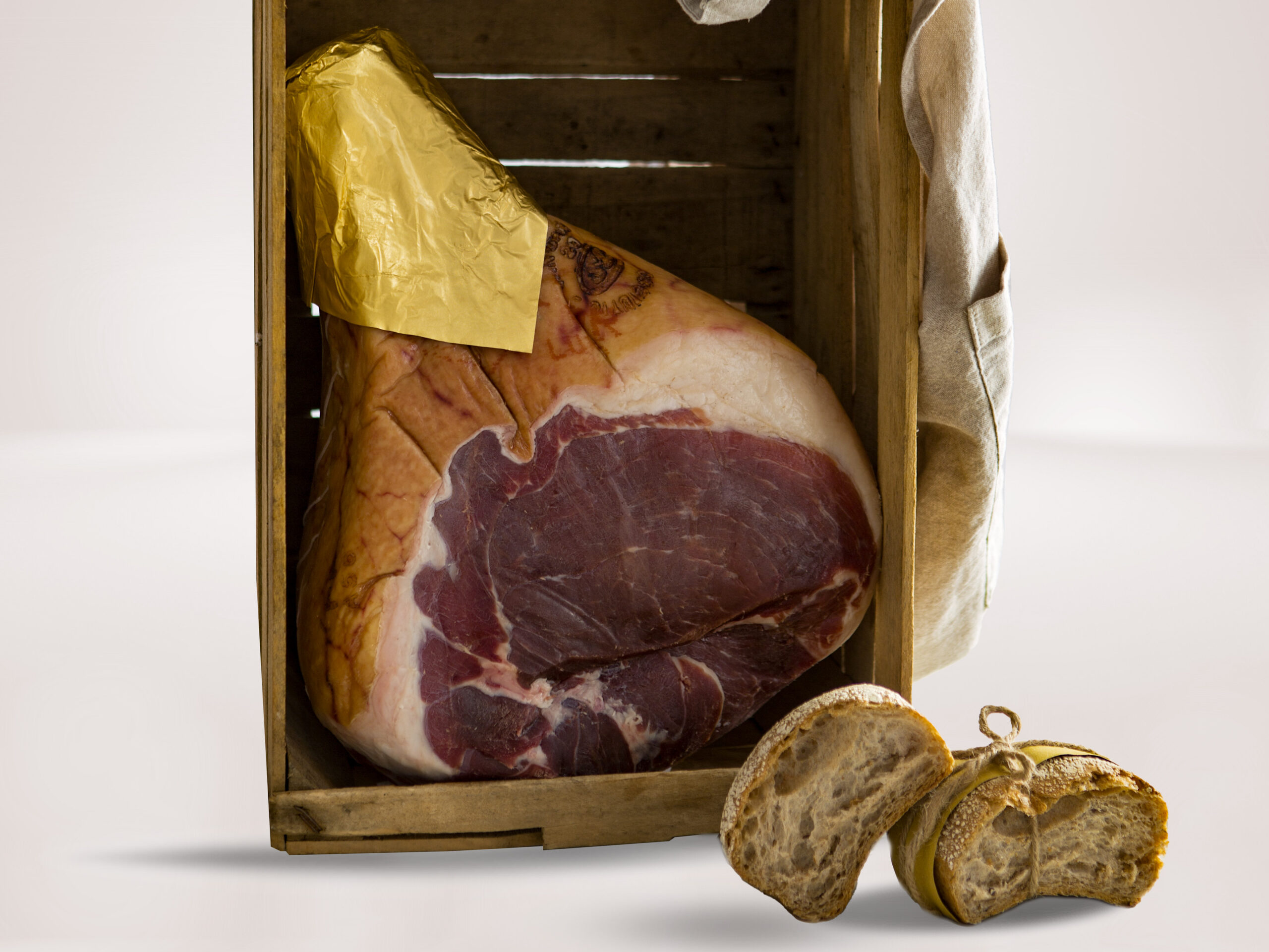 prosciutto di san daniele intero disossato