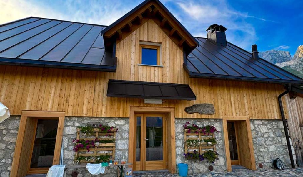 Latteria di Mlaga Montasio Latteria di Mlaga Montasio